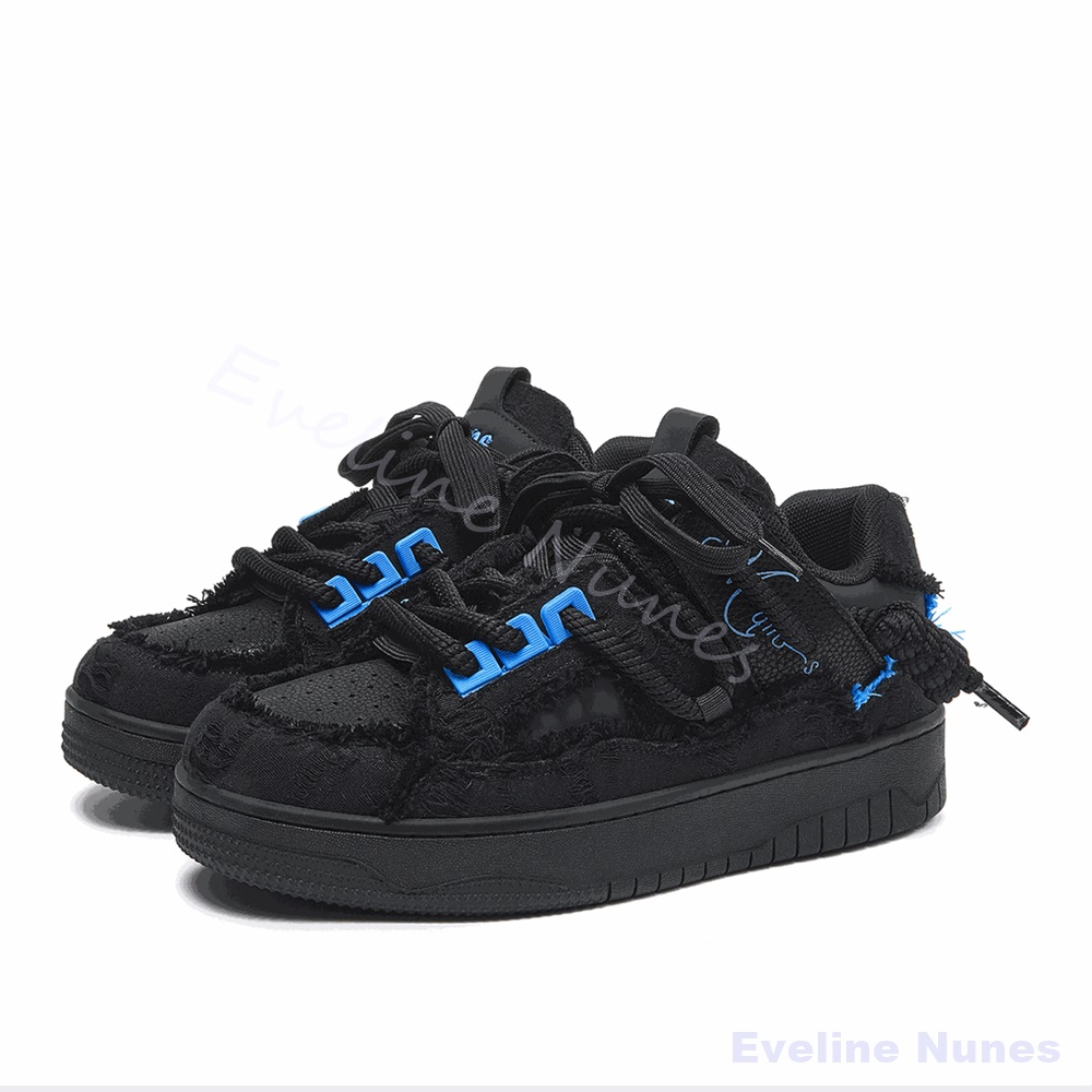Czarne, postrzępione buty skat – Embroidery Stitches recenzja i cena