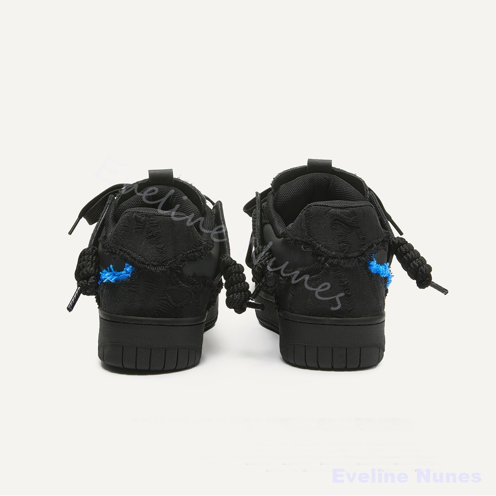 Czarne, postrzępione buty skat – Embroidery Stitches recenzja i cena