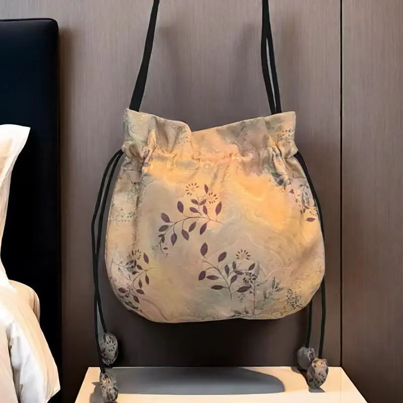 Jedwabna, pachnąca chmurami, s – Embroidery Wallet recenzja i cena