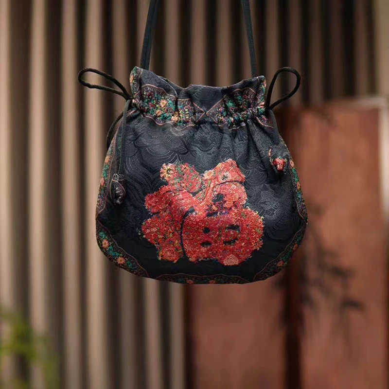 Jedwabna, pachnąca chmurami, s – Embroidery Wallet recenzja i cena
